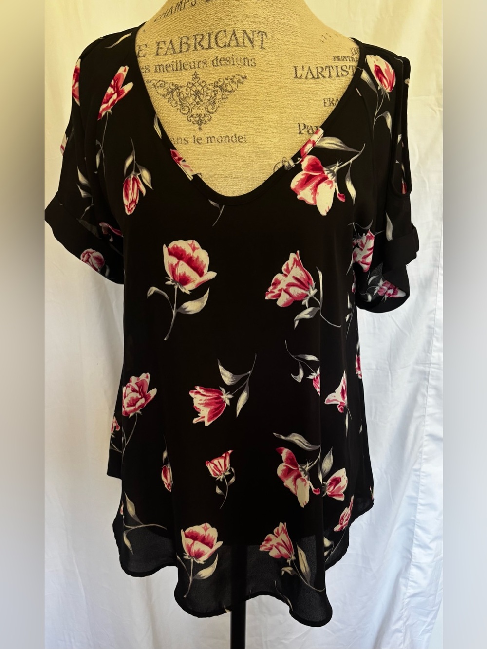 Sienna Sky Women’s Flowy Blouse in Black/Pink Floral Sz L